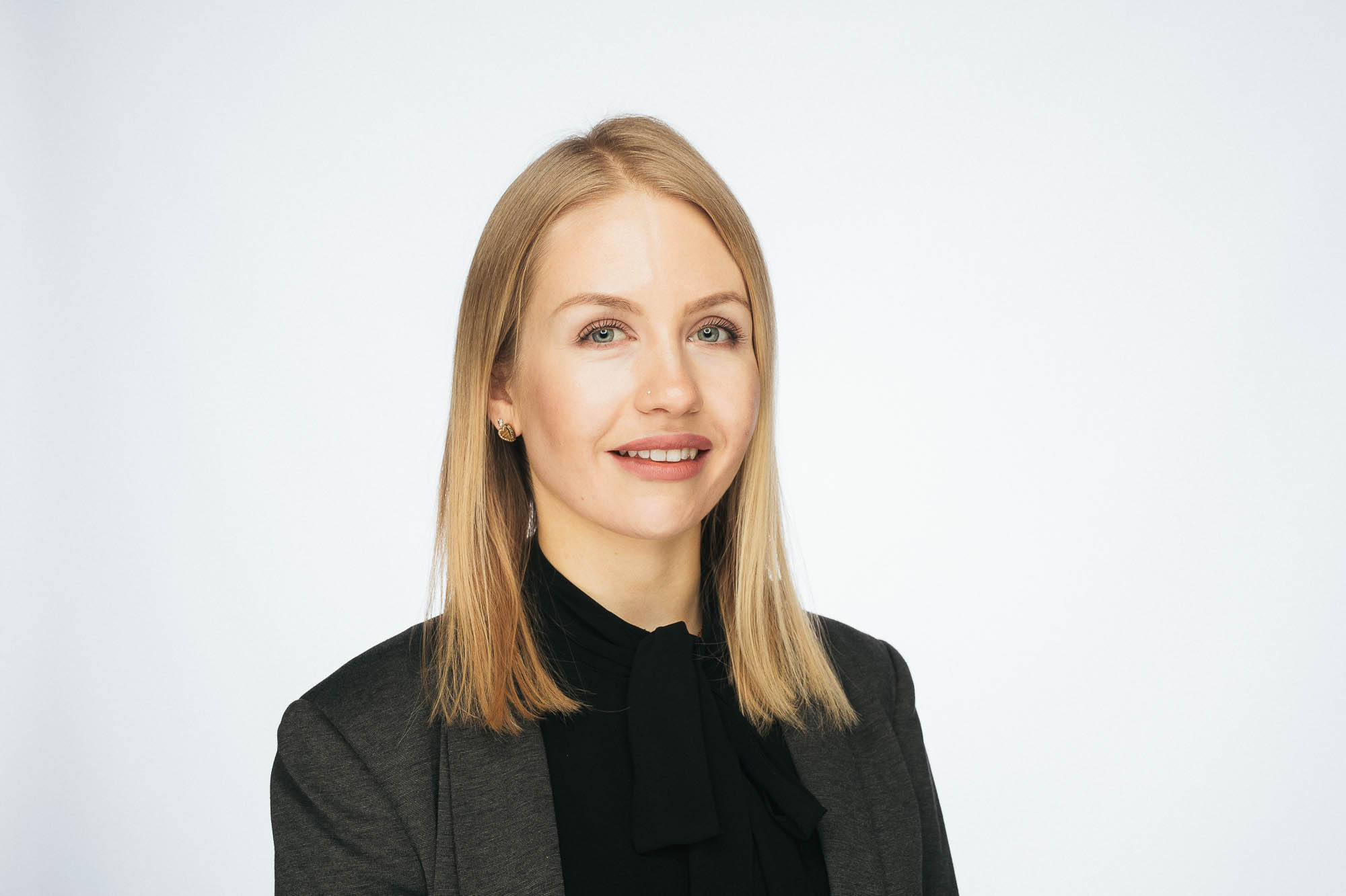 Export x3 Headshot  06394 Dez 01 2019 Headshots 2019  Miro Nicole Nadine 2